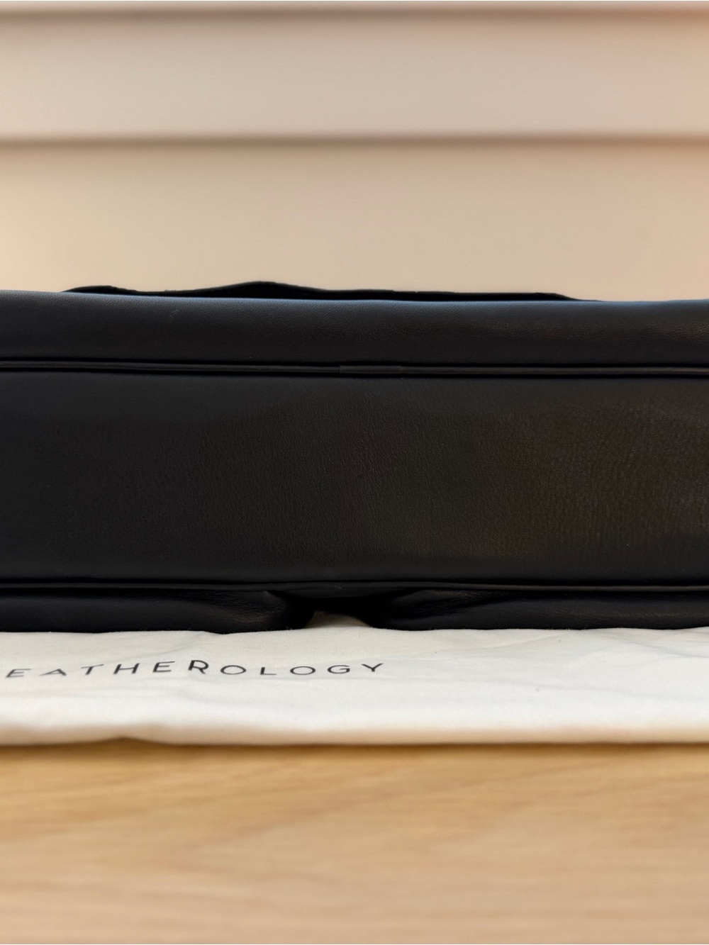 Leatherology Men’s Warren Large Black Leather Briefcase with Dual Front Pockets - Picture 7 of 16